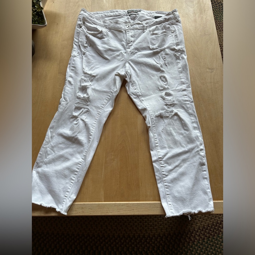 Torrid White Crop Boyfriend Rips Size 20